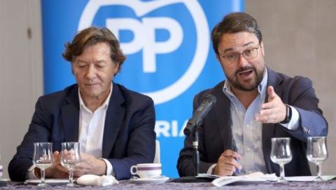 Asier Antona, en un acto reciente con el exsecretario de Estado para el Deporte, Jos&eacute; Ram&oacute;n Lete