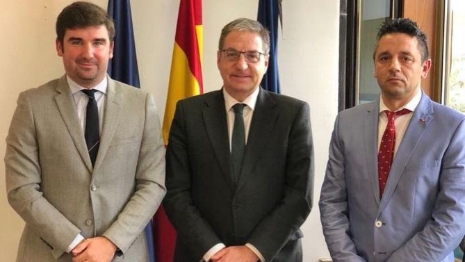 Luis Rodr&iacute;guez, a la derecha, en una reuni&oacute;n con Mariano Soriano en el CSD