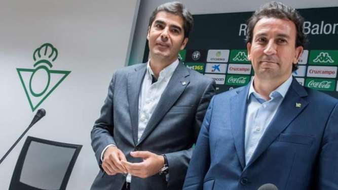 José Miguel López Catalán, a la derecha, junto al presidente José Miguel López Catalán, a la derecha, junto al presidente