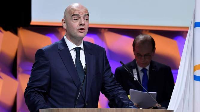 Infantino, jurando como miembro del Comit&eacute; Ol&iacute;mpico Internacional en Lausanna, este viernes