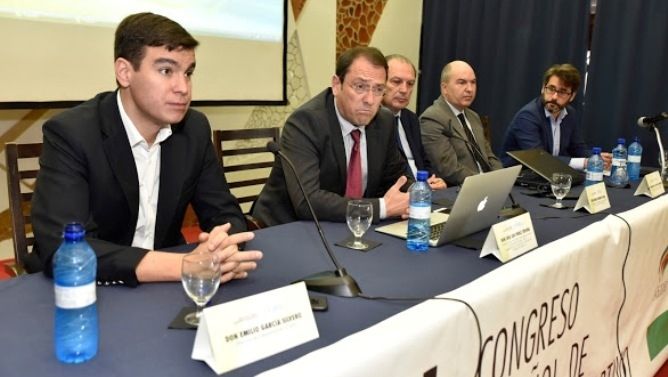 Per&eacute;z Trivi&ntilde;o, segundo por la izquierda, en una imagen de archivo