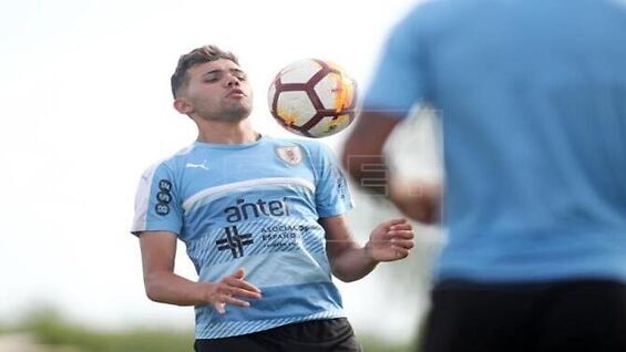 Fotograf&iacute;a de archivo en la que se registr&oacute; al futbolista uruguayo Nicol&aacute;s Schiappacasse, quien fue detenido con un arma de fuego cuando acud&iacute;a a presenciar un partido de pretemporada entre su equipo, Pe&ntilde;arol, y el Nacio