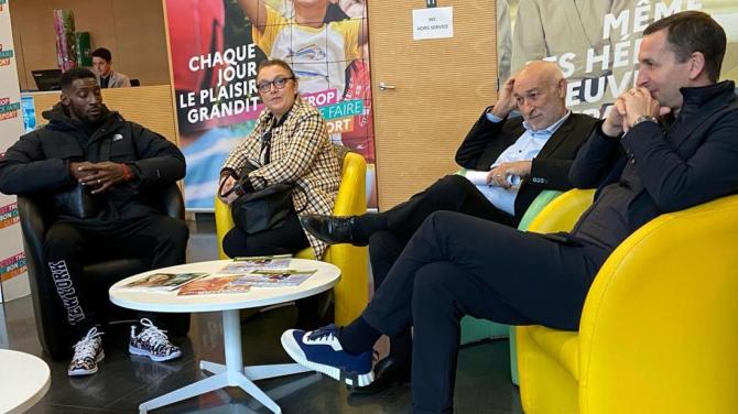 Anatole Ngamukol con el presidente de la UNFP, Philippe Piat, y el vicepresidente de la UNFP, David Terrier / FIFPRO