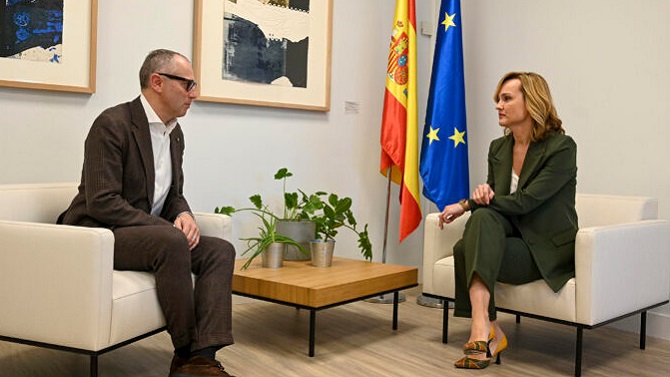 F. https://vivirediciones.es