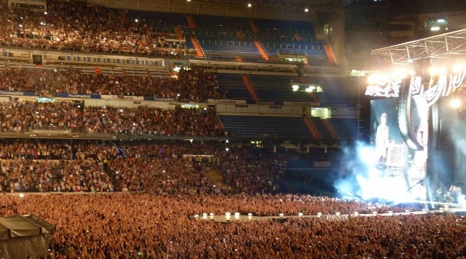 El TSJM ordena reabrir el caso del recurso vecinal por los conciertos del Bernabéu