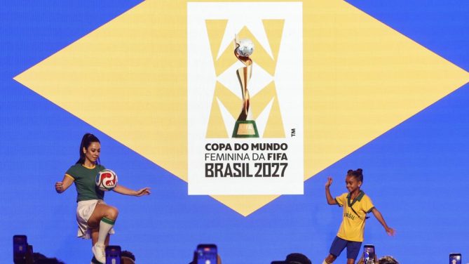 La FIFA lanza el logo del Mundial femenino 2027 y homenajea a Bebeto, Cafú y Ronaldo