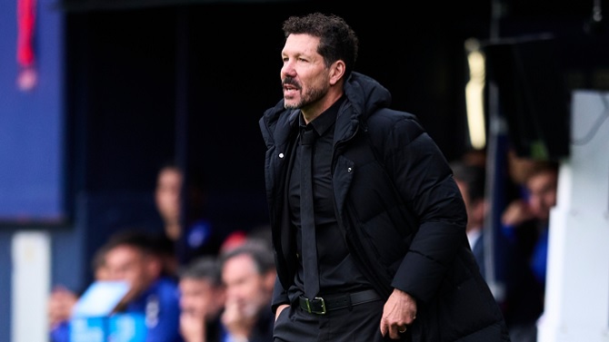 Diego Pablo Simeone y Le Normand, a una tarjeta de la sanción en la Champions