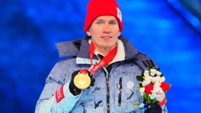 El TAS inadmite el recurso de Bolshunov, triple campeón olímpico de esquí, que se pierde los JJOO