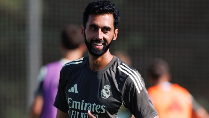 El método Arbeloa: 4-3-3, presión alta, importancia a las bandas e intensidad innegociable