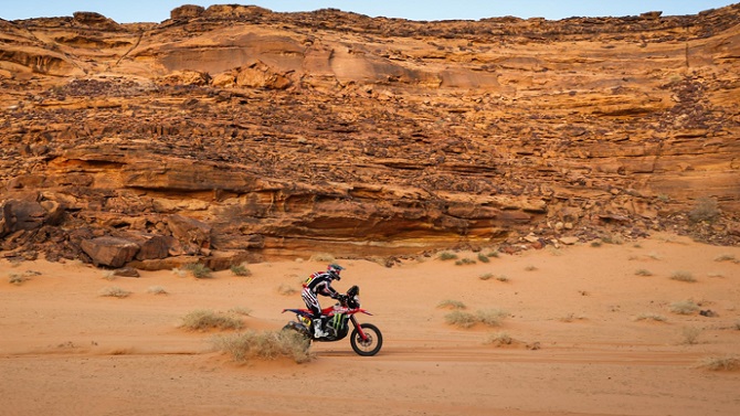 El español Schareina se coloca líder en motos tras su segunda victoria de etapa en el Dakar