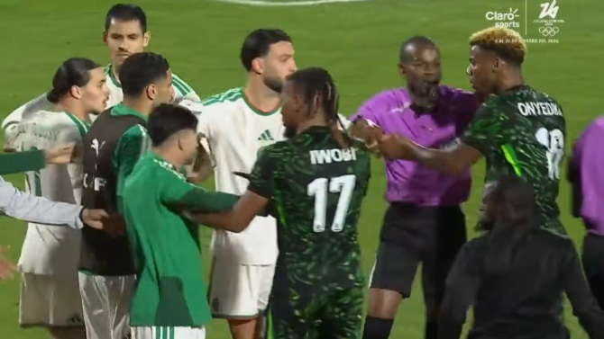 La CAF abre una investigación por los incidentes ocurridos en el Caremún-Marruecos y Argelia-Nigeria