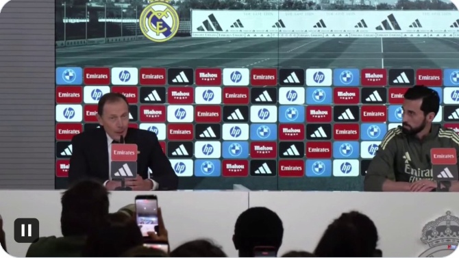 En ausencia de Florentino, Butragueño da la bienvenida a Arbeloa al primer equipo