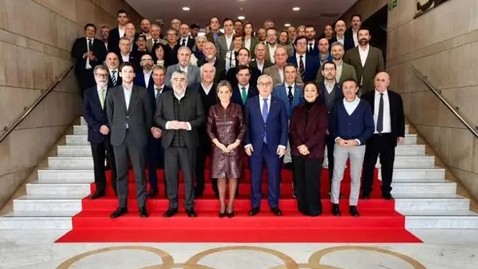 La ministra Tolón celebra una reunión con las federaciones con Alejandro Blanco en el COE