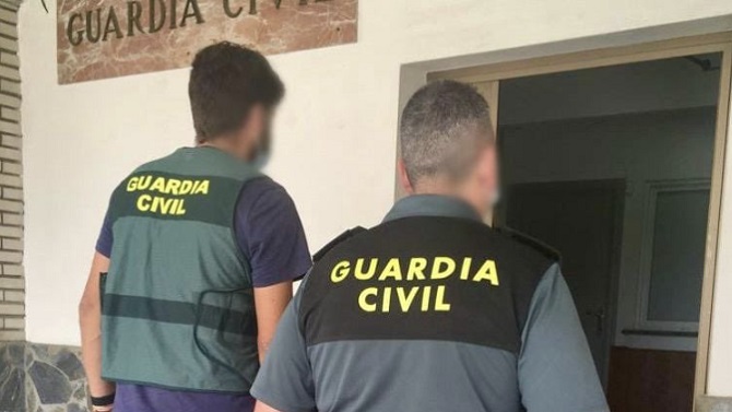 Detenido un entrenador de fútbol en Badajoz acusado de pornografía infantil y acoso