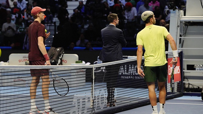 Alcaraz doblega a Jannik Sinner en la exhibición de Corea y mira ya al Abierto de Australia