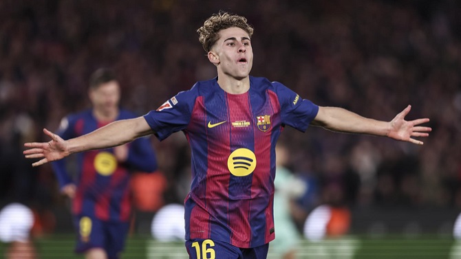 El centrocampista español Fermín López renueva con el Barça hasta 2031