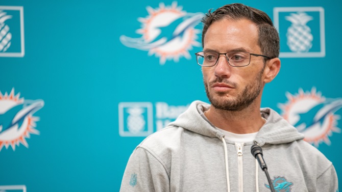 Los Miami Dolphins despiden al entrenador Mike McDaniel