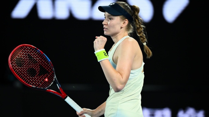 Elena Rybakina sorprende a la número 1, Sabalenka, y conquista el Abierto de Australia