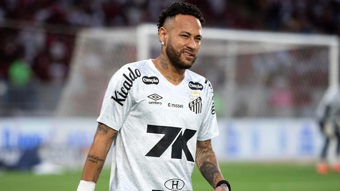 Neymar ya se exhibe como leyenda en una exposición interactiva sobre su vida