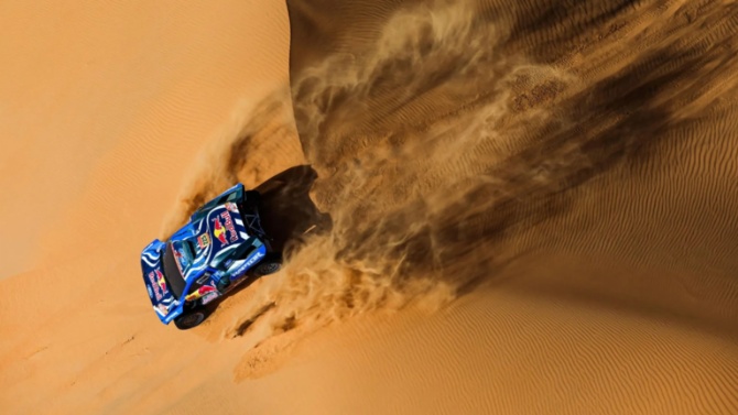 Roma y Sainz recortan a Al Attiyah, que sigue líder al ceder Lategan en el último parcial