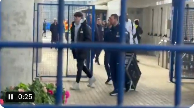 Hugo Duro, nacido en Getafe, es pitado e insultado en su vuelta con el Valencia al Coliseum