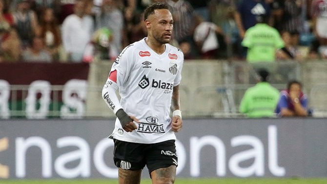 Neymar renueva su contrato con el Santos brasileño hasta el 31 de diciembre de 2026