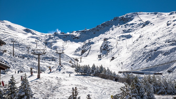 Cómo prevenir aludes en Sierra Nevada: La labor altruista de un grupo de especialistas