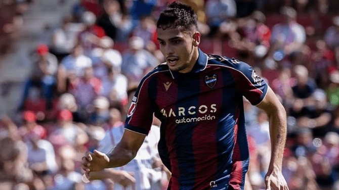 Matías Moreno, del Levante, también ingresa en el hospital tras el choque con Sorloth