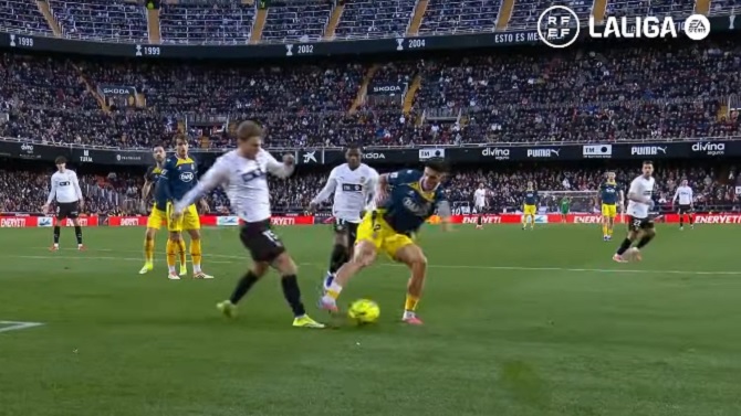 El CTA admite que el penalti que dio el triunfo al Valencia ante el Espanyol estuvo mal pitado