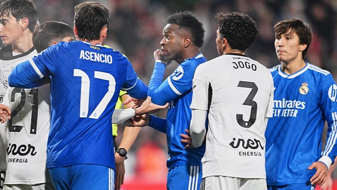 El Albacete dice que expulsará de por vida al que lanzó el plátano a Vinícius