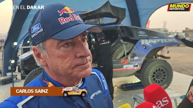 Carlos Sainz, penalizado con un minuto en su llegada a meta en la quinta etapa del Dakar
