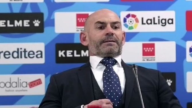 Paco J&eacute;mez, durante una rueda de prensa Twitter (@RayoVallecano)