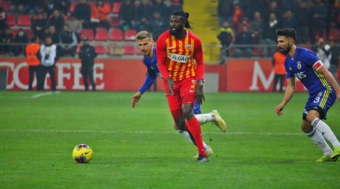 F: Adebayor (Twitter)