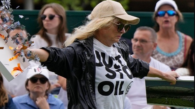 F: @JustStop_Oil F: @JustStop_Oil