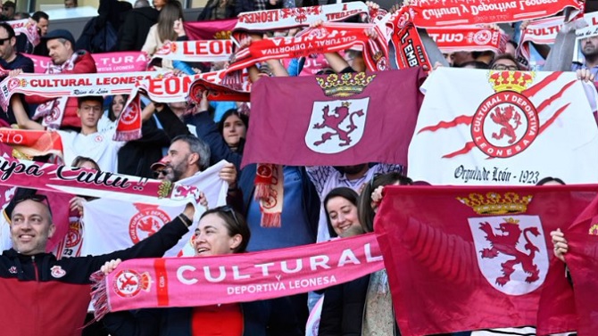 10.000 cartulinas rojas mostrarán las quejas culturalistas con el arbitraje ante el Zaragoza