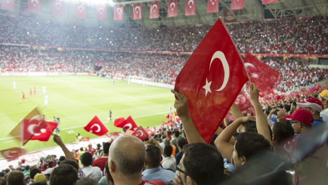 Turquía detiene a 32 cargos de 13 clubes por apuestas sospechosas de amaño