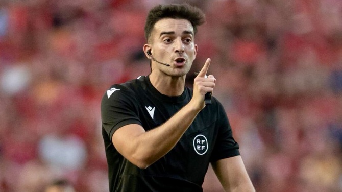 Eder Mallo sustituye como árbitro a Álvaro Moreno para el Eibar-Racing Club por enfermedad