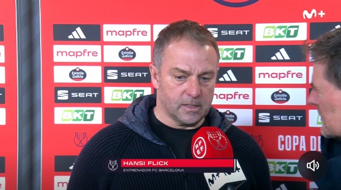 Flick, molesto con el arbitraje: 