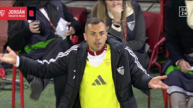 Dos partidos al sevillista Jordán por abandonar el área técnica y protestar al asistente