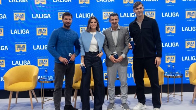 Figo, irónico con la situación del club blanco: 