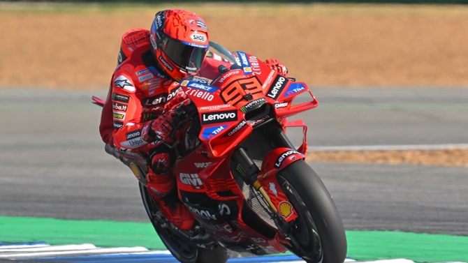 Marc Márquez sufre una 3° caída pero hace valer su crono para completar el 'podio'