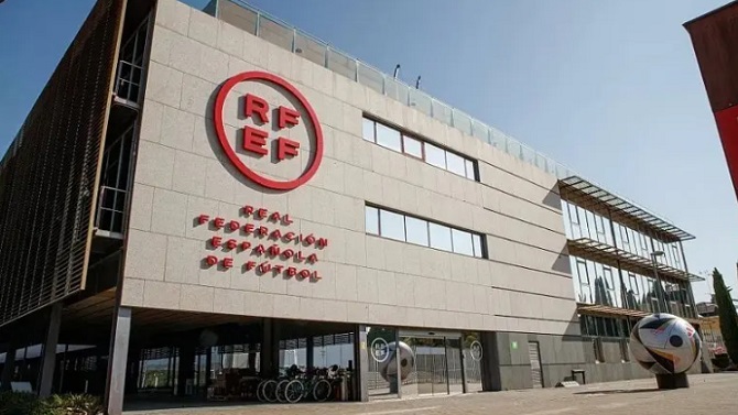 El Juez de la RFEF deja sin efecto la nueva fecha del partido Rayo – Oviedo y remite el caso a Disciplina