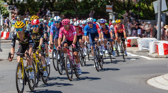 El calor extremo amenaza el futuro de competiciones estivales, como el Tour de Francia