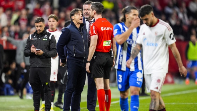 Siete partidos Matías Almeyda, técnico sevillista, por las protestas y menosprecio a los árbitros