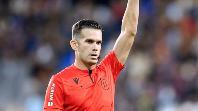 Alejandro Quintero, árbitro del Barça-Mallorca, y Gil Manzano del Sevilla-Girona