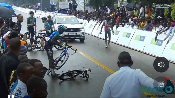 Dos muertos al ser arrollados por un vehículo de la caravana de la Vuelta a Ruanda