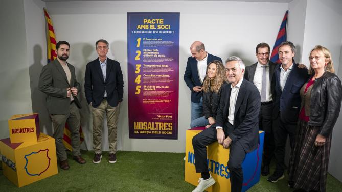 Víctor Font firma el 'Pacto con el Socio' del Barça y promete dimitir si no lo cumple
