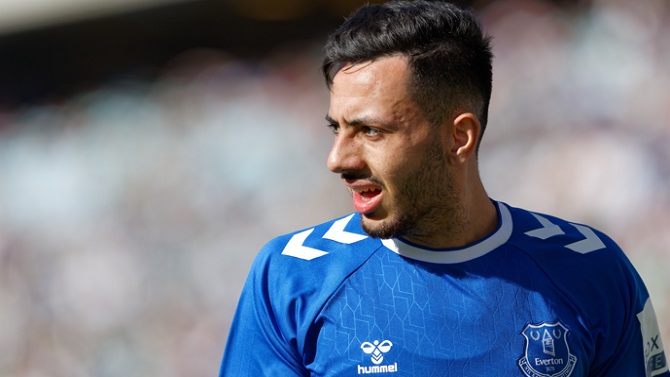 Acusan al Crystal Palace de jugar con la salud mental de McNeill al no cerrar su fichaje