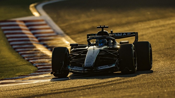 Mercedes lidera en la igualdad y Aston Martin tiene problemas en los segundos test en Baréin