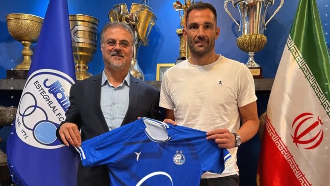 El español Antonio Adán logra salir de Irán al límite del cierre del espacio aéreo